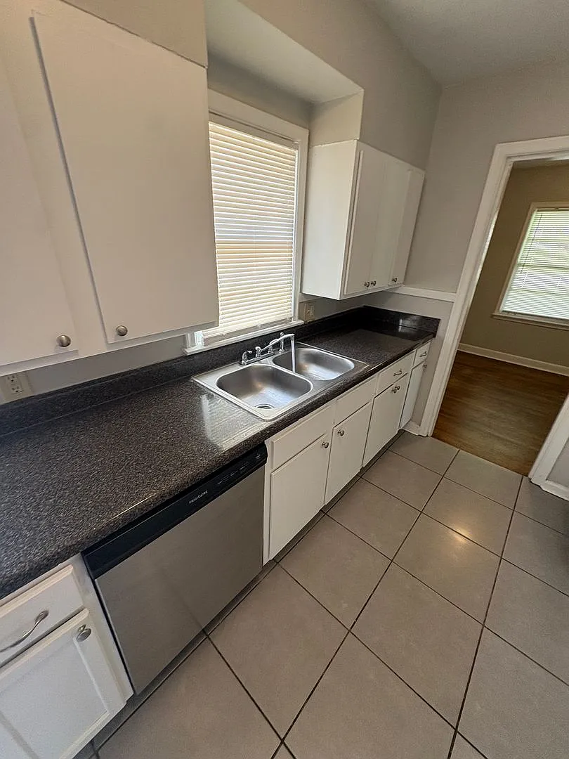 Welcome to 598 Orchard Ave! — Photo 3