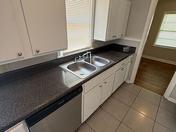 3rd image of 598 Orchard Ave