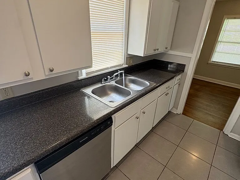 598 Orchard Ave — Photo 3