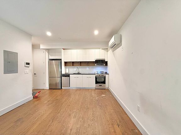 2nd image of 298 Ellery St APT 1B