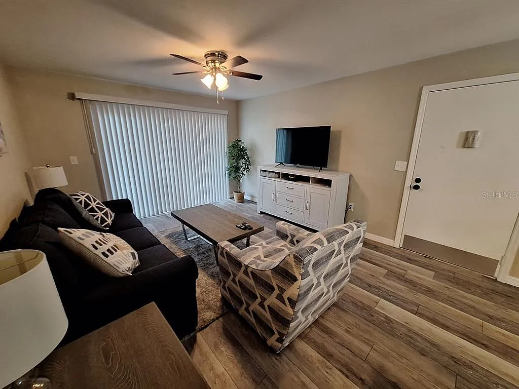 2 bed, 2.0 bath, 876 sqft, $2,800 — Photo 4