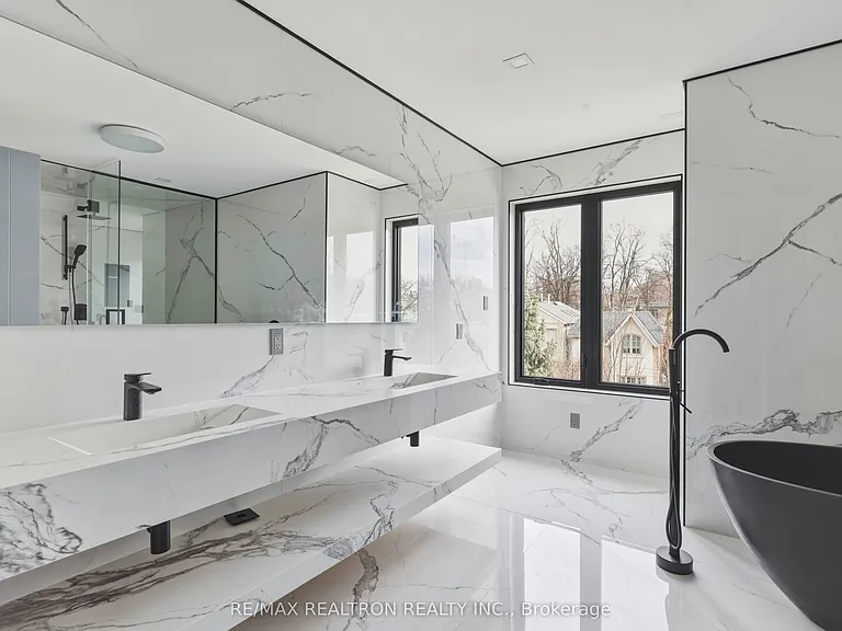 1002 Spadina Rd — Photo 37
