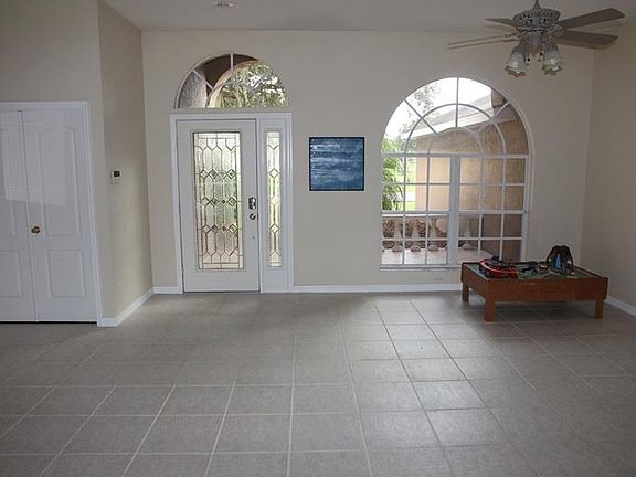 3rd image of 10001 Country Carriage Cir