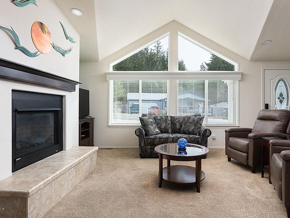 5th image of 777 SE Winchell Dr