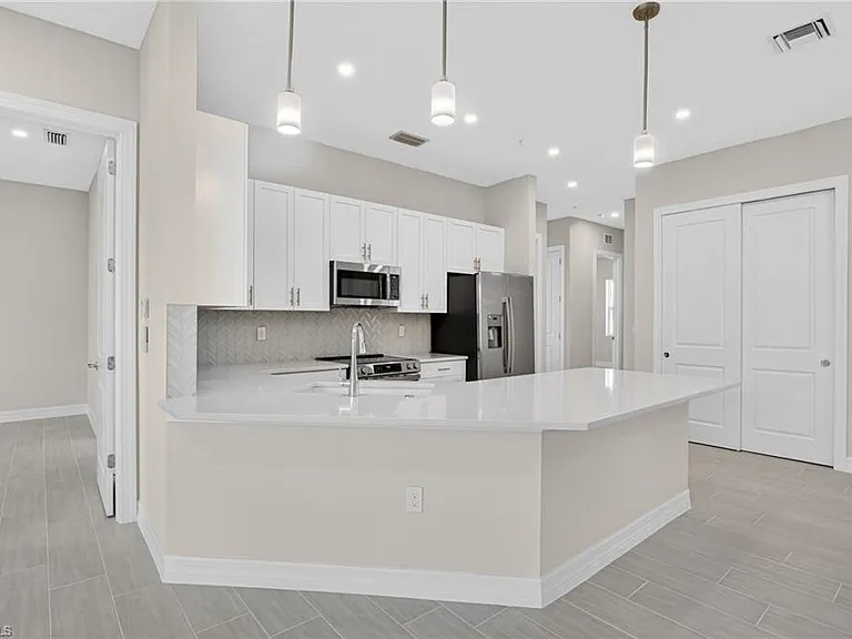 286 Indies Dr E #202 — Photo 4