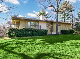 3080 Pine Ridge Ct, Green Bay, WI 54311