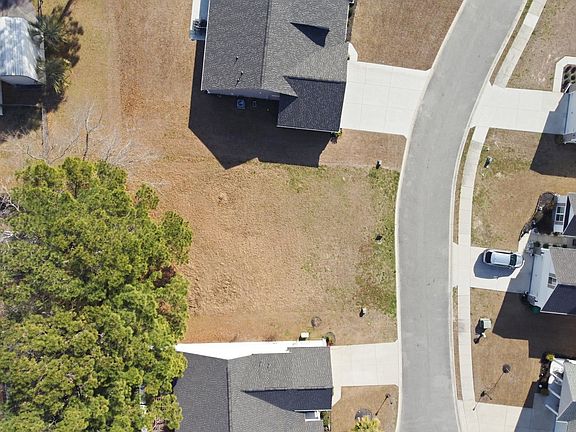 2nd image of 404 Two Rivers Rd.