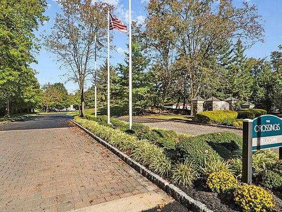5th image of 350 Windsor Ct #1801-414