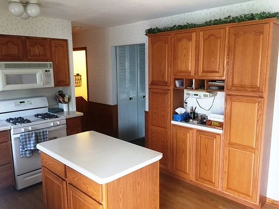 5th image of 4849 Forster Ave