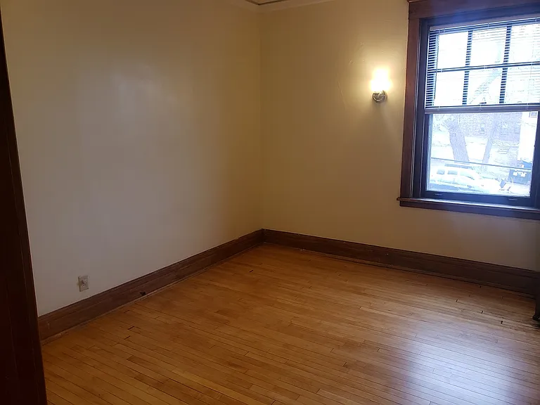 731 E 1st St #4 — Photo 4