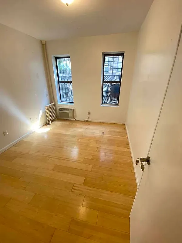 Building Photo - 562 W 189th St #4