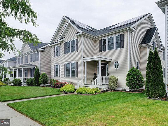 4th image of 98 Applegate Way
