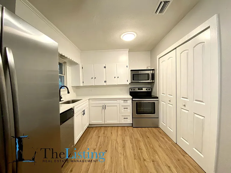 10011 N Jasmine Ave — Photo 8