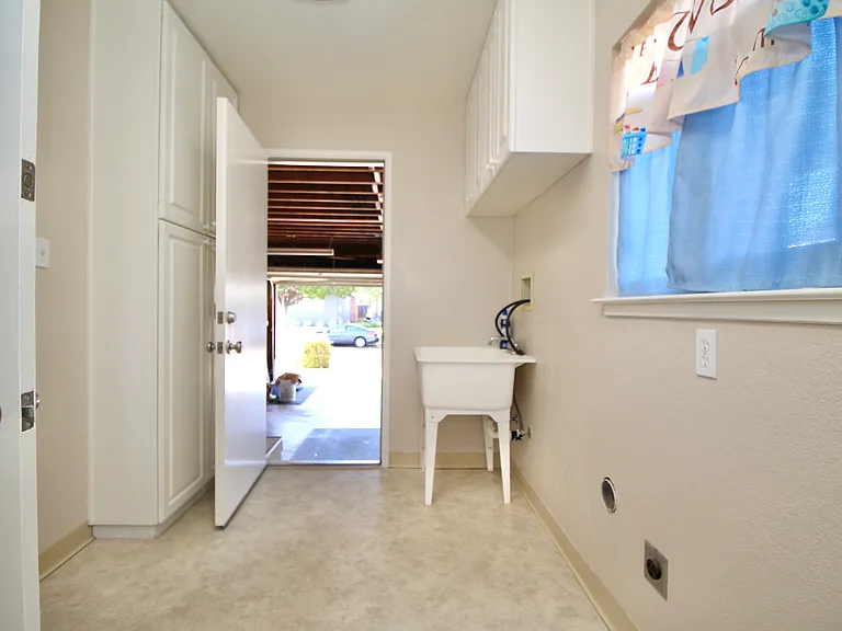 1358 Henderson Ln — Photo 26