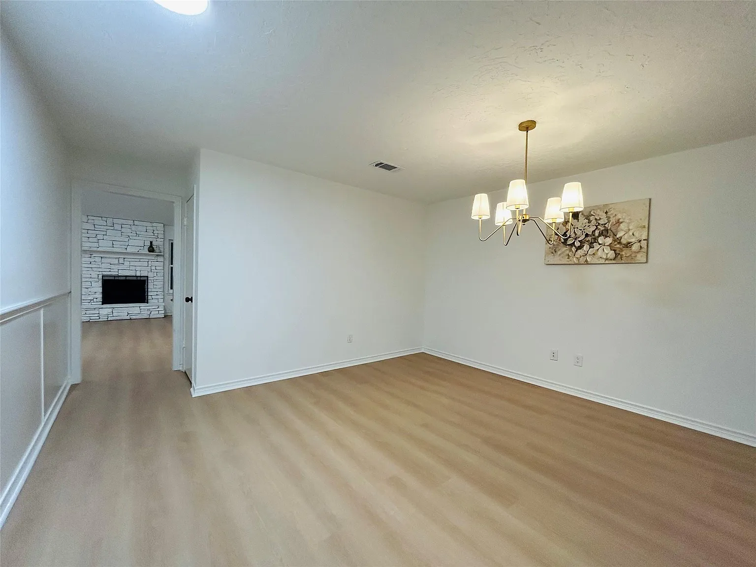 3 bed, 2.0 bath, 1692 sqft, $2,200 — Photo 3
