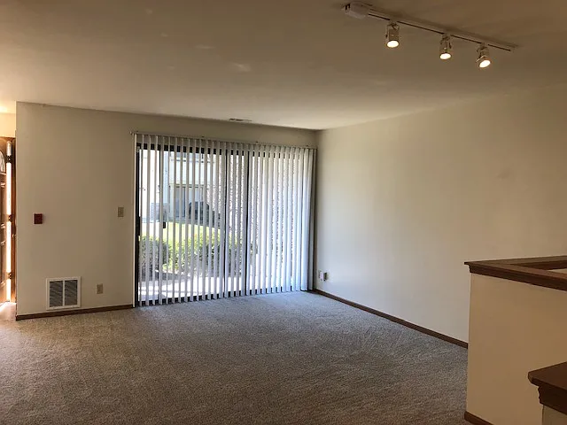 2 bed, $1,600 — Photo 4