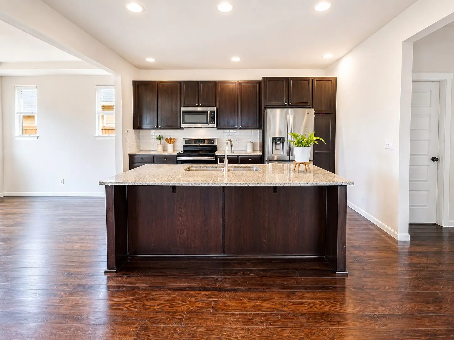 3 bed, 2.5 bath, 2198 sqft, $3,797 — Photo 3