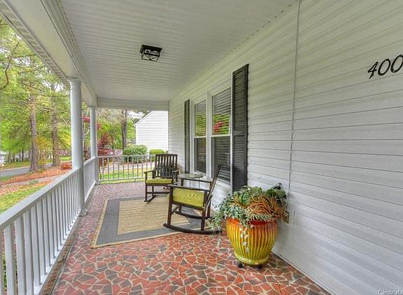 2nd image of 4001 Bridgewood Ln