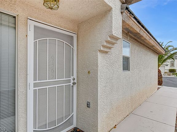 3rd image of 9365 Willow Meadow Ct