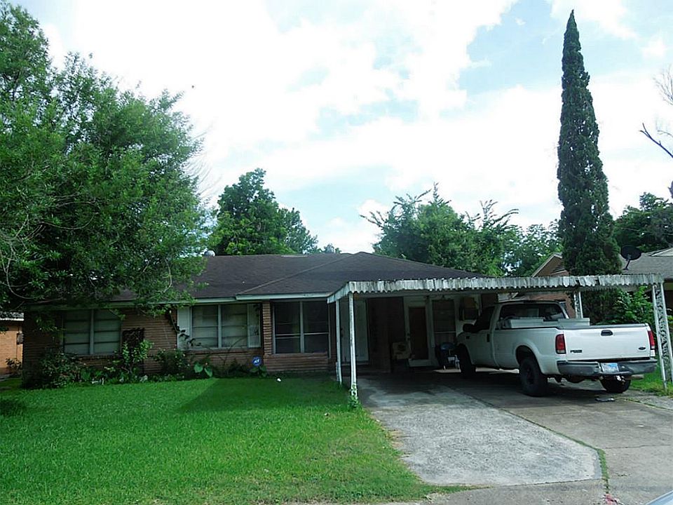 1st image of 626 E Spreading Oak Dr