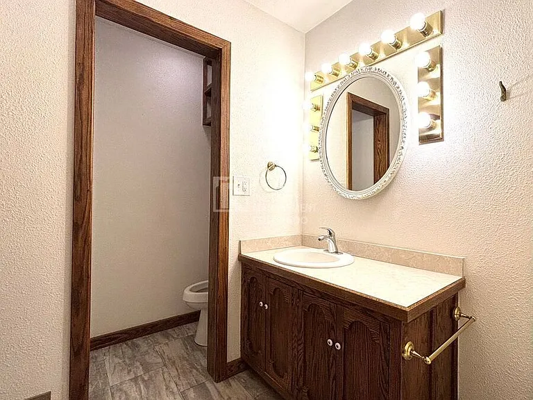 1004 S Arbutus St #1004 — Photo 6