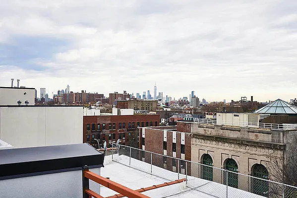 Rented by Artur Gutman, LREB | media 25