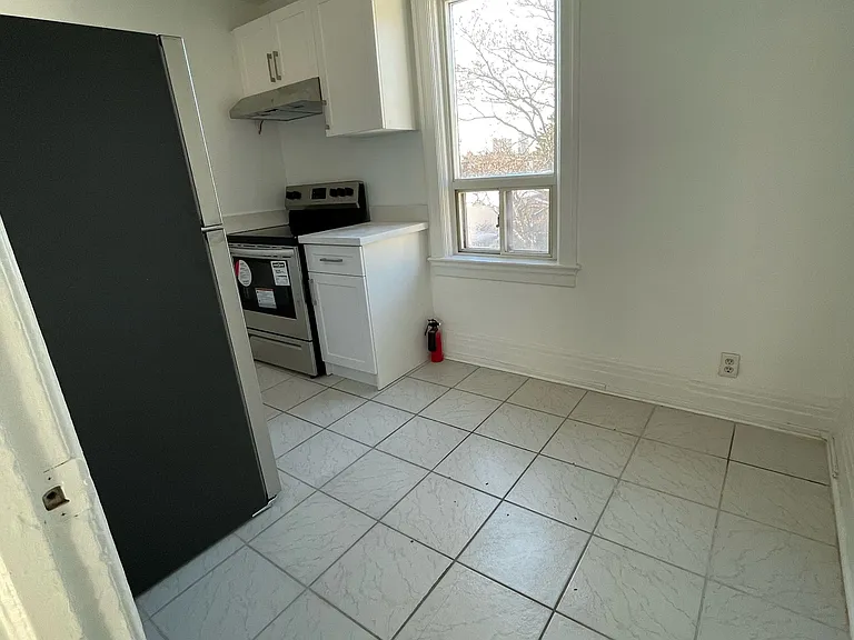 1228 Dufferin St #2 — Photo 4