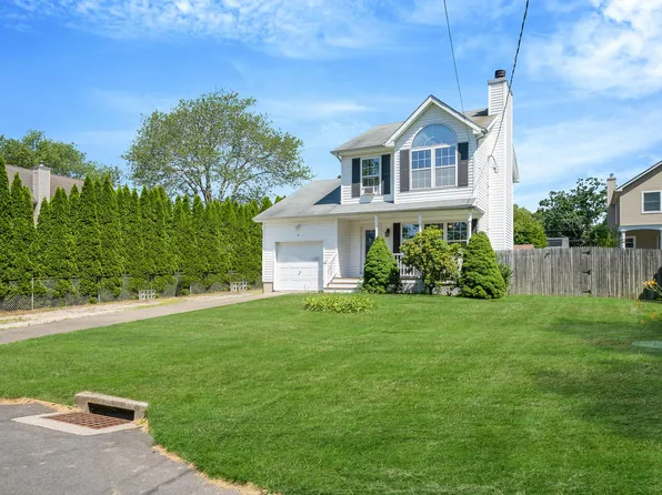 9 Ocean Avenue, Mastic, NY 11950