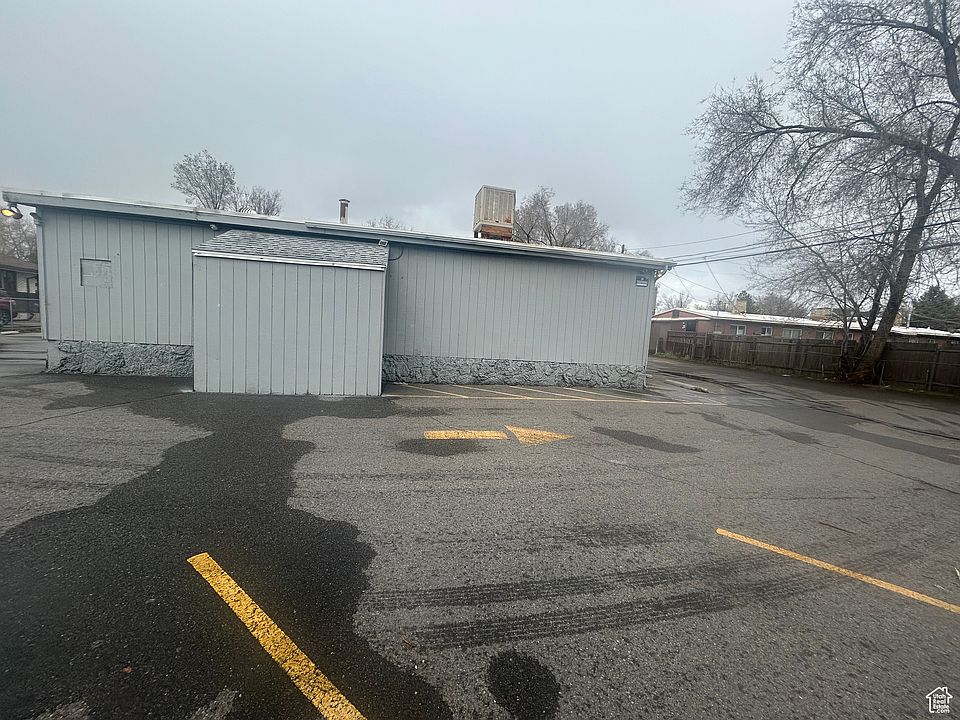2nd image of 470 E Stanley Ave