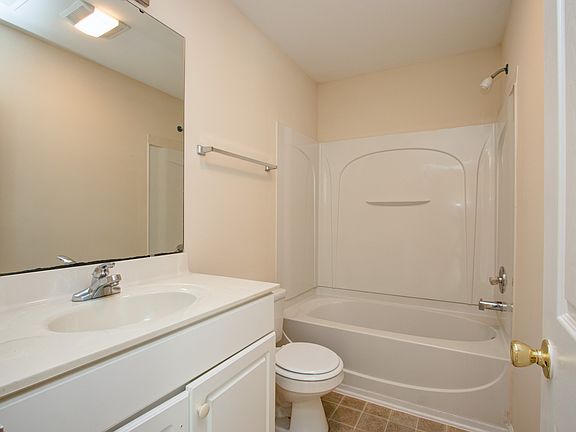 2nd image of 1732 Kay St