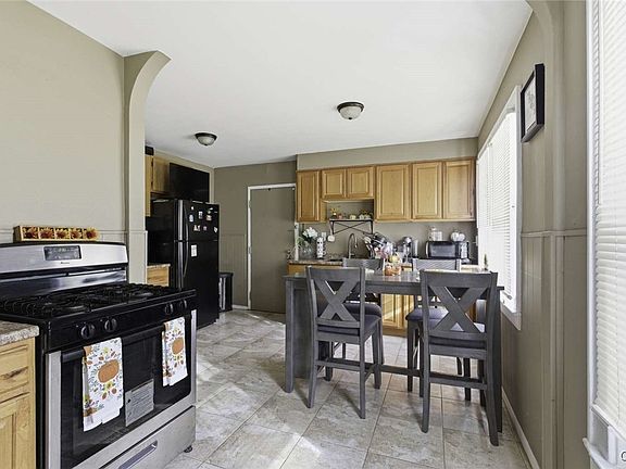 5th image of 217-19 Valley Dr