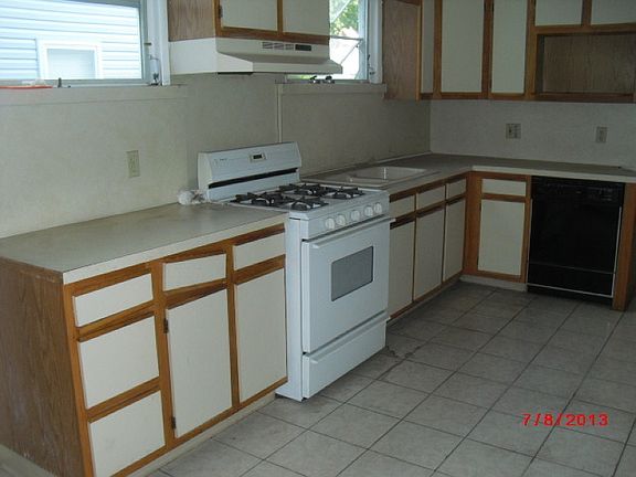 3rd image of 73 Wallace St #2