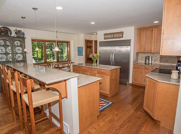 3rd image of 10665 Westwood Dr