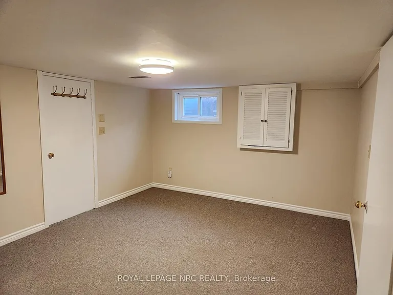 100 Larchwood Cir — Photo 11