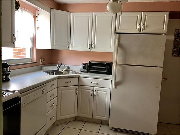 4th image of 797A Cooke Dr