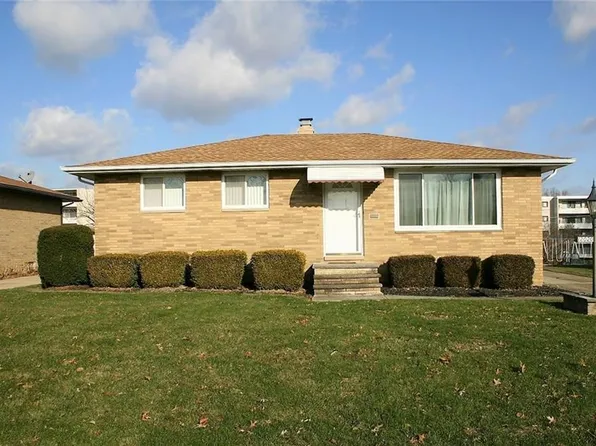 12020 Denver Dr, Parma, OH 44130