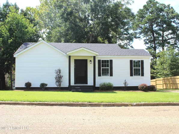216 6th Ave SE, Magee, MS 39111