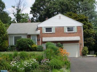 2089 Jenkintown Rd, Glenside, PA 19038