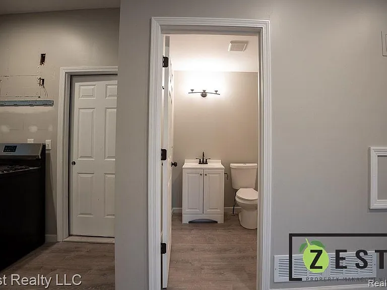 1119 Custer St #202 — Photo 8