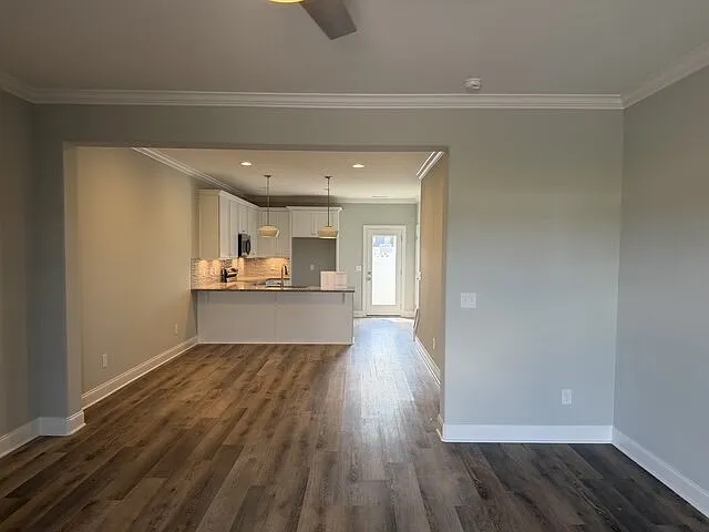 2 bed, 2.5 bath, 1357 sqft, $2,299 — Photo 2