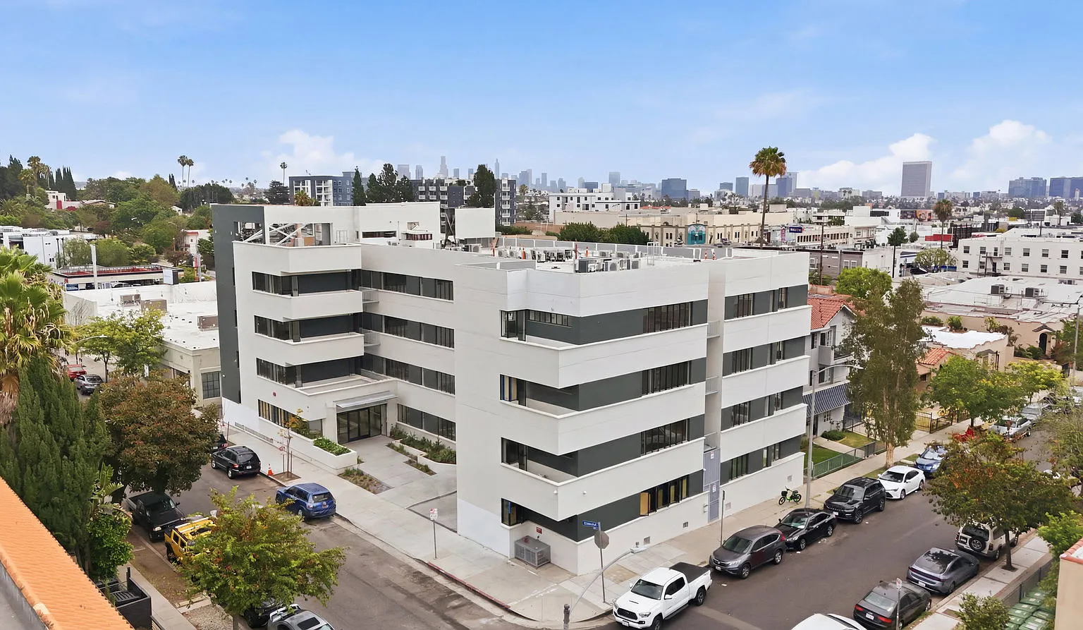 5128 Marathon St — Photo 1