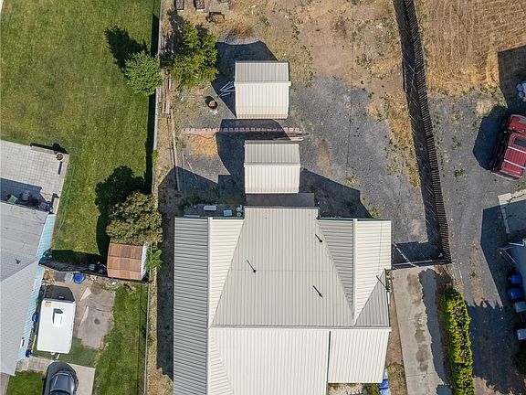 3rd image of 857 S Grand Drive