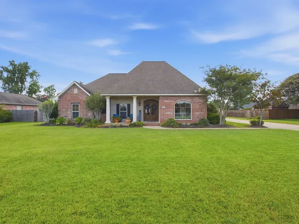 208 Zinfandel Dr, Lake Charles, LA 70611