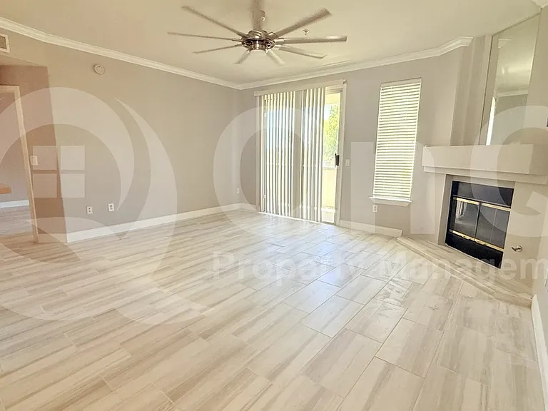 2992 N Miller Rd #215B — Photo 6
