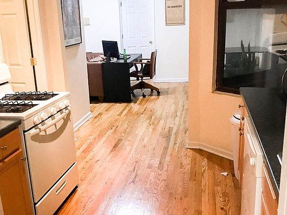 2nd image of 1937 W Armitage Ave APT 1R