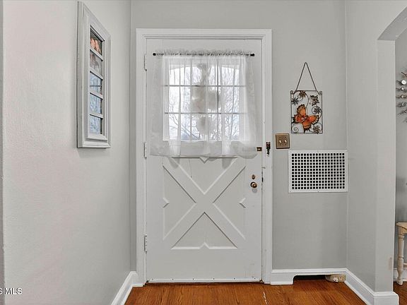 4th image of 4104 Brookside Rd