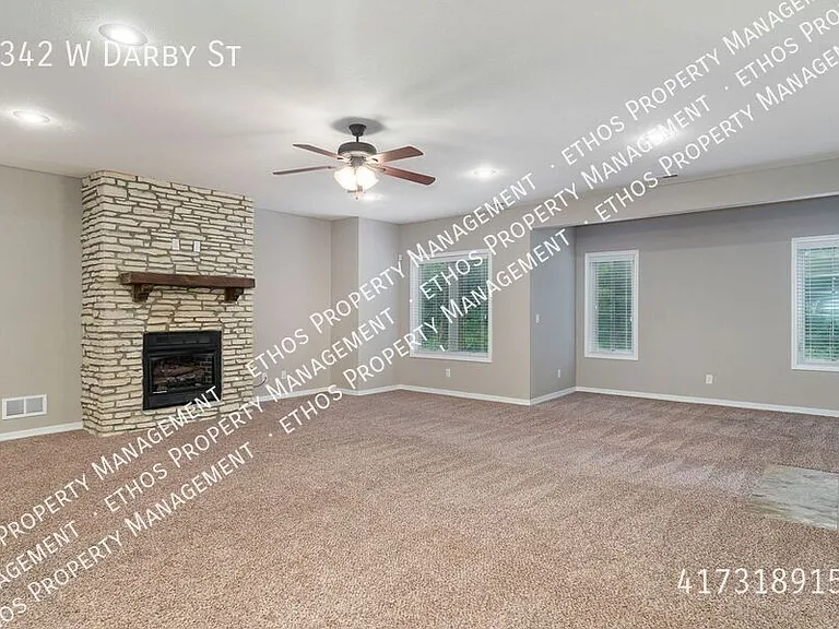 2342 W Darby St — Photo 40