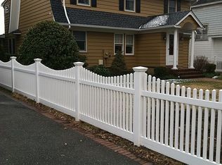 42 Arlington Ave, Rockville Centre, NY 11570