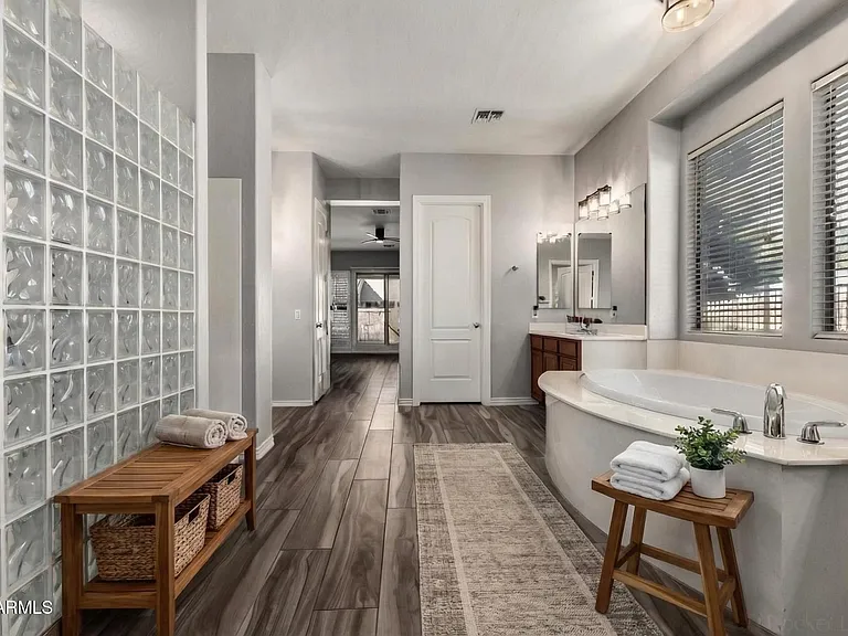 20394 E Calle De Flores — Photo 10