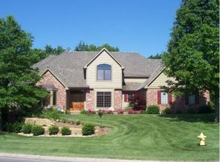 1029 Oak Tree Dr, Lawrence, KS 66049